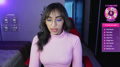 Snapshot of dannielle_ chatting on 10/23/25, 08:18 online show from 10/23/25, 08:18