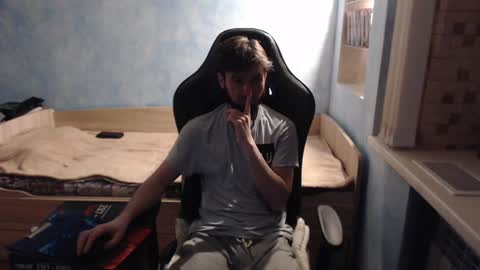 Snapshot of danny634 chatting on 01/21/25, 04:43 Danny online show from 01/21/25, 04:43