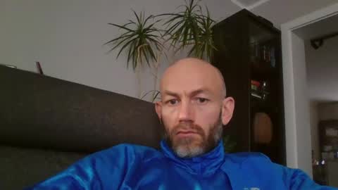 Snapshot of danny81boy chatting on 12/20/24, 01:22 danny81boy online show from 12/20/24, 01:22