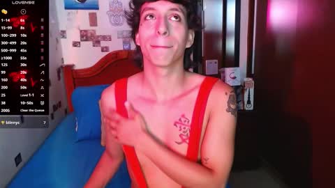 Snapshot of danny__phantom chatting on 11/19/25, 07:03 phantom555 online show from 11/19/25, 07:03