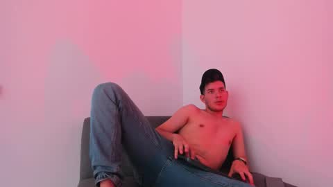 Snapshot of danny_and_lara chatting on 10/14/25, 07:25 danny_and_lara online show from 10/14/25, 07:25