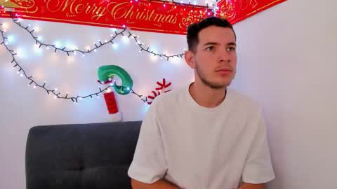 Snapshot of danny_and_lara chatting on 11/13/25, 01:32 danny_and_lara online show from 11/13/25, 01:32