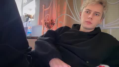 Snapshot of danny_love01 chatting on 12/01/25, 10:53 danny online show from 12/01/25, 10:53