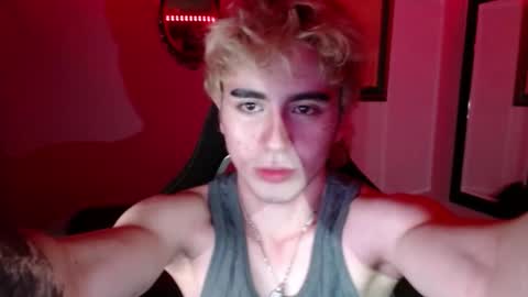 Snapshot of danteobscuro chatting on 11/15/25, 08:00 danteobscuro online show from 11/15/25, 08:00