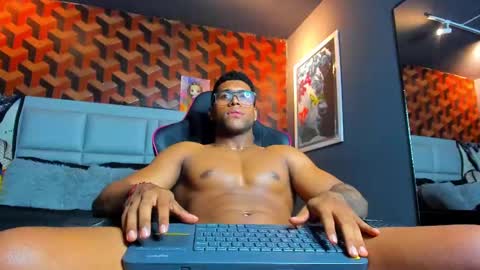 Snapshot of dany_dryy chatting on 02/18/25, 12:48 Dany online show from 02/18/25, 12:48