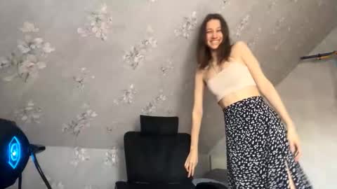 Snapshot of daphinerayman chatting on 10/27/25, 11:47 Mila online show from 10/27/25, 11:47