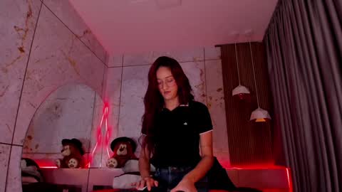 Snapshot of daphne_courtis chatting on 02/08/25, 05:50 Daphne online show from 02/08/25, 05:50