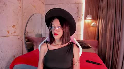 Daphne online show from 11/19/25, 03:06