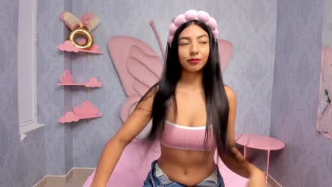 Snapshot of daphne_fox_ chatting on 12/19/24, 10:24 Daphne  online show from 12/19/24, 10:24