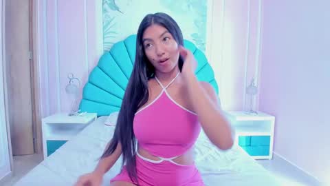 Snapshot of daphne_fox_ chatting on 01/07/25, 05:42 Daphne  online show from 01/07/25, 05:42