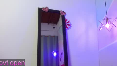 Snapshot of daphne_glow_ chatting on 03/04/25, 12:55 Daphne online show from 03/04/25, 12:55