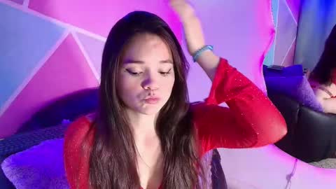 Snapshot of daphne_glow_ chatting on 11/22/25, 03:55 Daphne online show from 11/22/25, 03:55