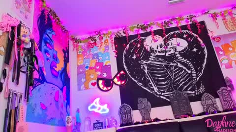 Daphne Madison online show from 10/19/25, 07:36