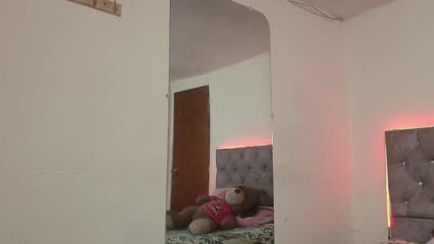 Snapshot of daphnepurple chatting on 01/08/25, 02:35 DAPHNE online show from 01/08/25, 02:35