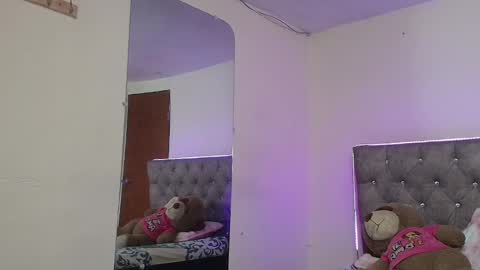 Snapshot of daphnepurple chatting on 01/24/25, 05:11 DAPHNE online show from 01/24/25, 05:11