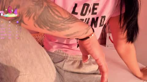 Daphne online show from 11/05/25, 01:33