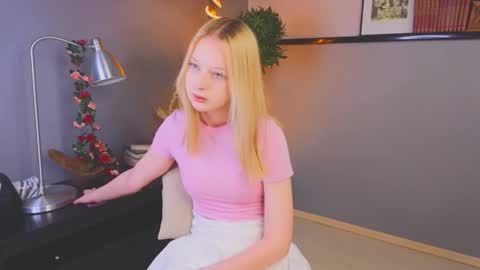 Kami online show from 11/19/25, 03:28