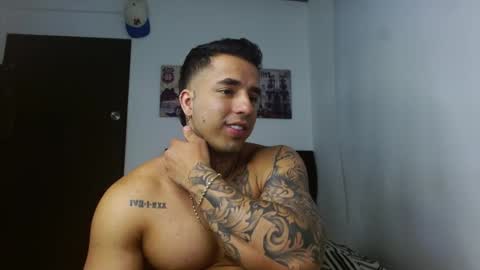 Snapshot of darius_phoenix chatting on 10/15/25, 10:21 Darius Phoenix online show from 10/15/25, 10:21