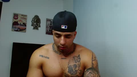 Snapshot of darius_phoenix chatting on 10/19/25, 12:44 Darius Phoenix online show from 10/19/25, 12:44