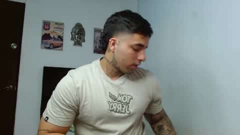 Snapshot of darius_phoenix chatting on 10/26/25, 10:25 Darius Phoenix online show from 10/26/25, 10:25