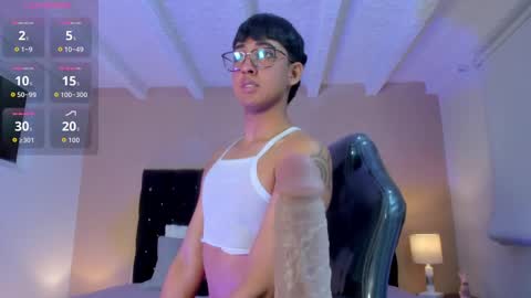 Snapshot of dark_hairy_ chatting on 09/14/25, 05:50 Andrew online show from 09/14/25, 05:50