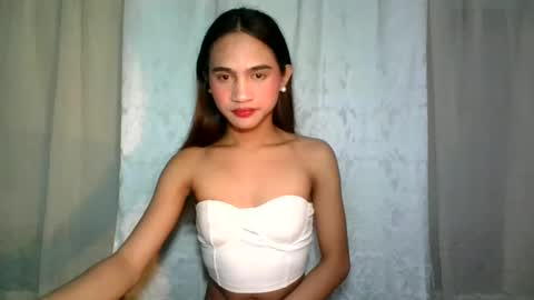 Snapshot of dark_hurohuro19 chatting on 12/16/24, 12:59 LIANNA online show from 12/16/24, 12:59