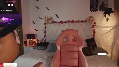 Snapshot of darkangelx_ chatting on 10/09/25, 10:19 Angel Darcy online show from 10/09/25, 10:19