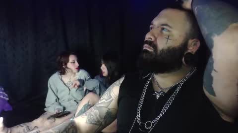 darkclothes online show from 10/14/25, 08:37