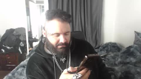 darkclothes online show from 10/22/25, 02:56