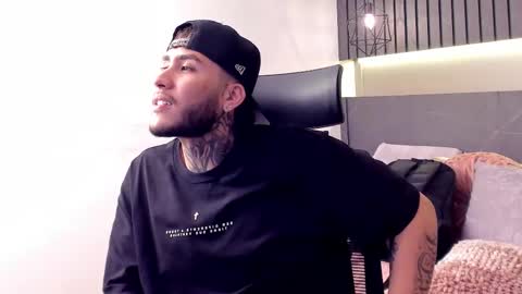 Dark online show from 11/11/25, 02:17