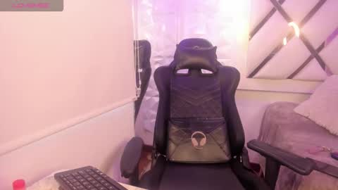 Snapshot of darla_santos_ chatting on 11/04/25, 09:36 Darla santos online show from 11/04/25, 09:36