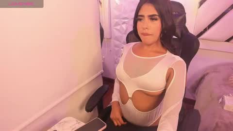 Snapshot of darla_santos_ chatting on 11/08/25, 01:39 Darla santos online show from 11/08/25, 01:39