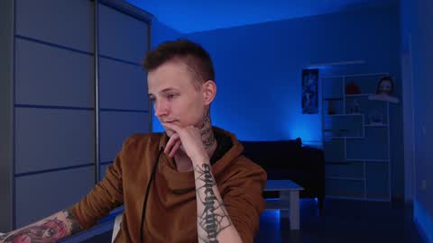 Snapshot of darling__oliver chatting on 12/02/24, 06:54 your lovely Oli online show from 12/02/24, 06:54