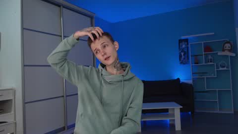 Snapshot of darling__oliver chatting on 12/12/24, 02:11 your lovely Oli online show from 12/12/24, 02:11