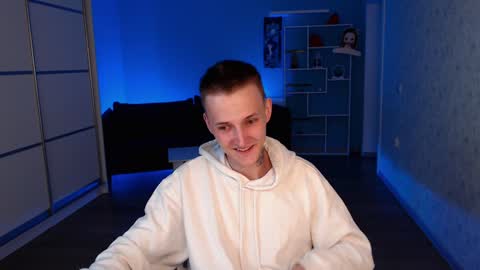 Snapshot of darling__oliver chatting on 01/10/25, 08:04 your lovely Oli online show from 01/10/25, 08:04