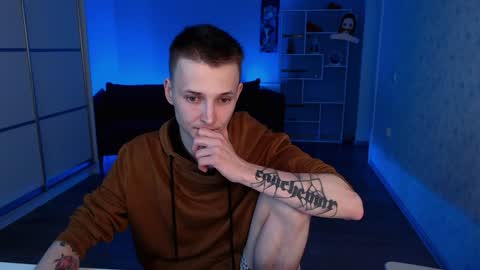Snapshot of darling__oliver chatting on 01/11/25, 05:07 your lovely Oli online show from 01/11/25, 05:07