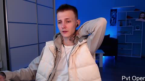 Snapshot of darling__oliver chatting on 01/12/25, 06:27 your lovely Oli online show from 01/12/25, 06:27