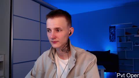 Snapshot of darling__oliver chatting on 01/12/25, 09:29 your lovely Oli online show from 01/12/25, 09:29