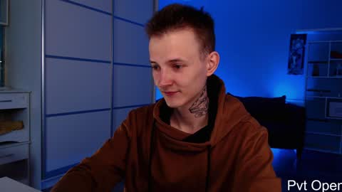 Snapshot of darling__oliver chatting on 01/27/25, 07:56 your lovely Oli online show from 01/27/25, 07:56