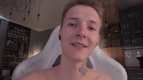 Snapshot of darling__oliver chatting on 10/02/25, 04:19 your lovely Oli online show from 10/02/25, 04:19