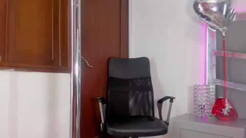 Snapshot of dashafoxxx chatting on 02/18/25, 03:43 Dasha Foxxx online show from 02/18/25, 03:43