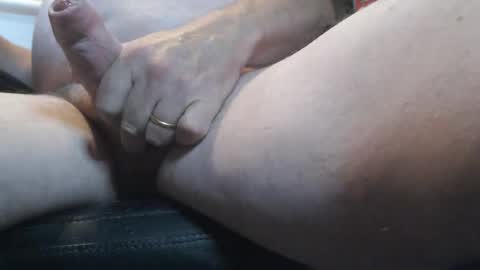 Snapshot of davedevine4 chatting on 09/08/25, 05:12 Dave Devine online show from 09/08/25, 05:12