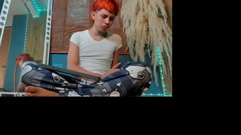 Snapshot of daveel_hot chatting on 09/24/25, 12:19 daveel_hot online show from 09/24/25, 12:19