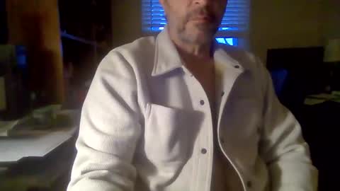 Snapshot of davethebooky chatting on 12/17/24, 01:16 Dave online show from 12/17/24, 01:16