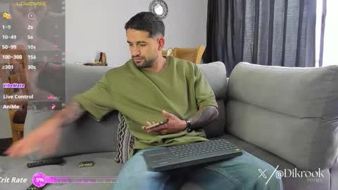 Snapshot of davevilboy chatting on 10/15/25, 12:27 Daves online show from 10/15/25, 12:27