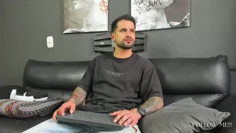 Snapshot of davevilboy chatting on 11/05/25, 12:27 Daves online show from 11/05/25, 12:27