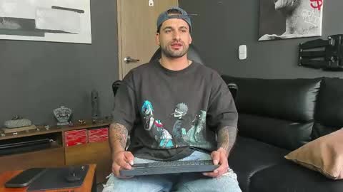 Snapshot of davevilboy chatting on 11/11/25, 12:38 Daves online show from 11/11/25, 12:38