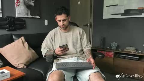 Snapshot of davevilboy chatting on 11/24/25, 04:51 Daves online show from 11/24/25, 04:51