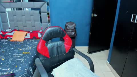 davidro030 online show from 11/19/25, 02:33