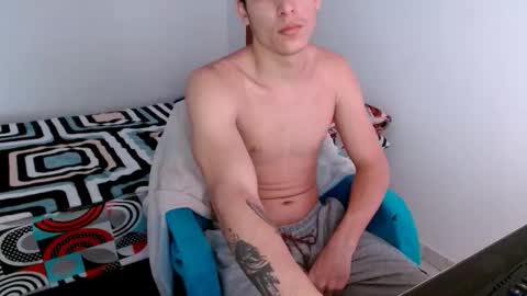 Snapshot of davidsalazar33 chatting on 10/19/25, 01:56 davidsalazar33 online show from 10/19/25, 01:56